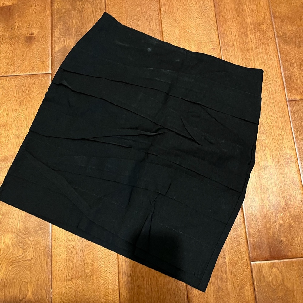 Textured mini skirt